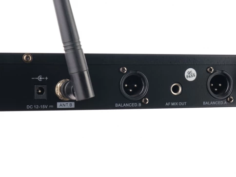 Радиосистема вокальная LAudio LS-Q10-2M с двумя ручными передатчиками фото 4