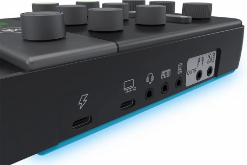 Микшерный пульт Mackie MixCaster Live фото 5