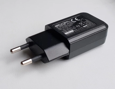 Zoom AD17E блок питания. 5V/1000 mA (H1, H2n, H5, H6, Q2HD, Q4, Q8, R8) фото 1