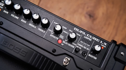 Гитарный комбо BOSS D-CUBE-LX фото 4