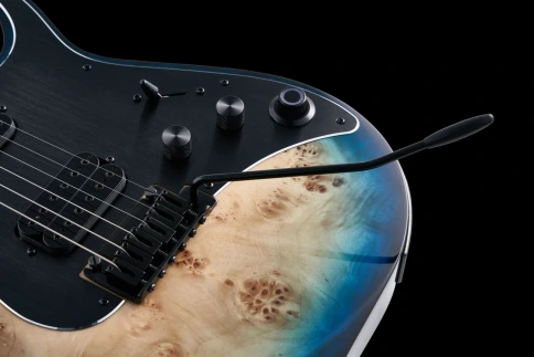 Электрогитара с процессором эффектов GTRS M810 BLBT Modern фото 5