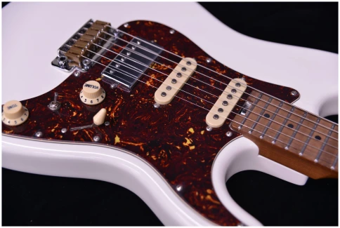CRAFTER Crema VVS MP Malty White - Электрогитара фото 4